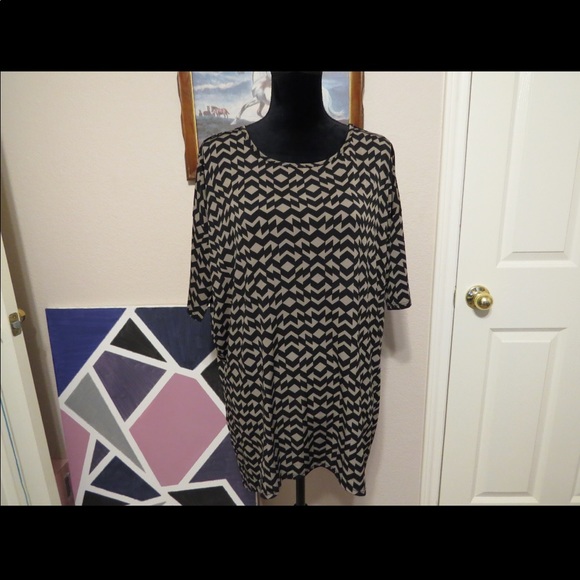 LuLaRoe Tops - LuLaRoe Irma Oversized Half Sleeve Shirt